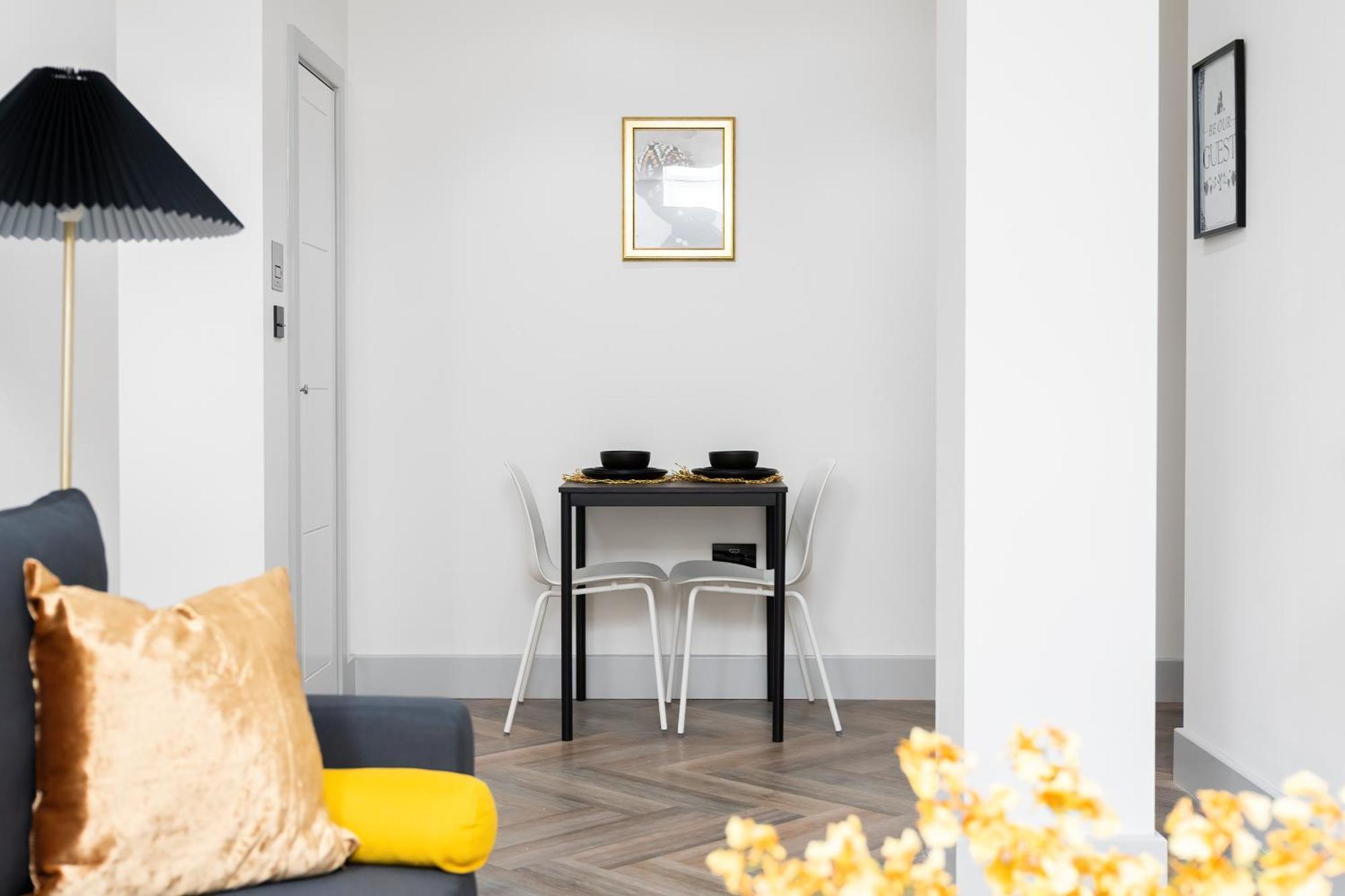 London Road Romford Block 아파트 외부 사진