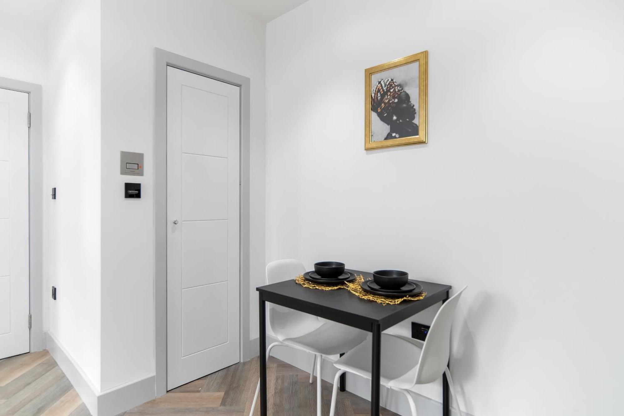 London Road Romford Block 아파트 외부 사진